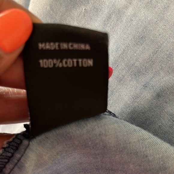 SUPER CUTE Distressed Denim Button Front Shirt - Size 1X Jean Top 💙💙💙 - Picture 7 of 7